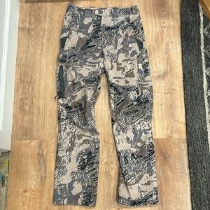 Sitka lightweight hunting pants. Size 30 waist.